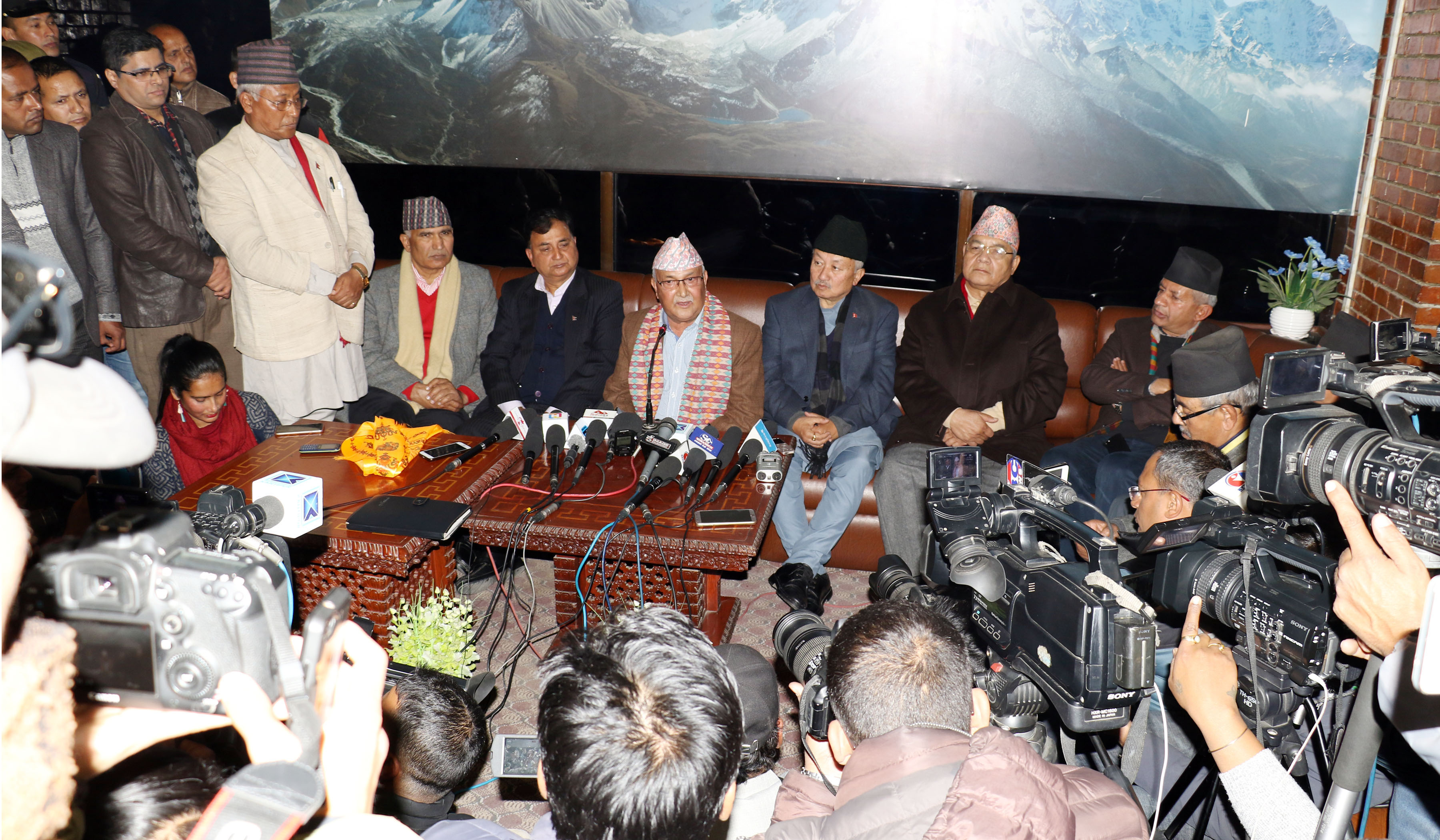 अस्थायी राजधानी र प्रदेश प्रमुखबारे पुनर्विचार हुन सक्छ : ओली