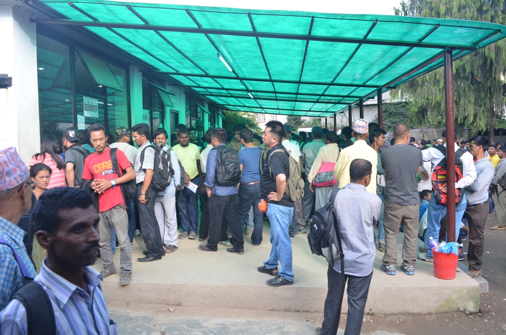 जनप्रतिनिधिबाटै ठगिन्छन् वैदेशिक राेजगारीमा जाने कामदार