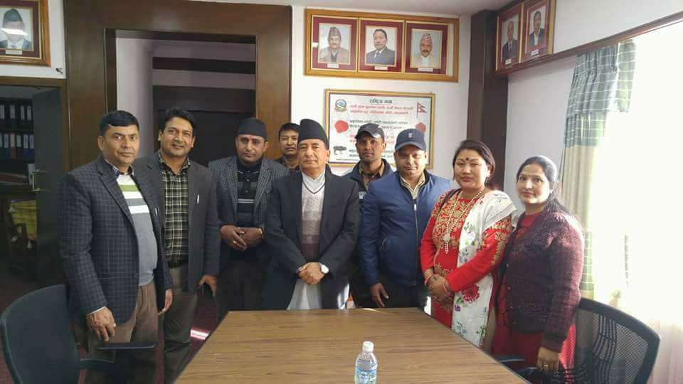 ग्यास विक्रेता भन्छन, ‘कमिसन नबढाए व्यवसाय बन्द गर्छौ’