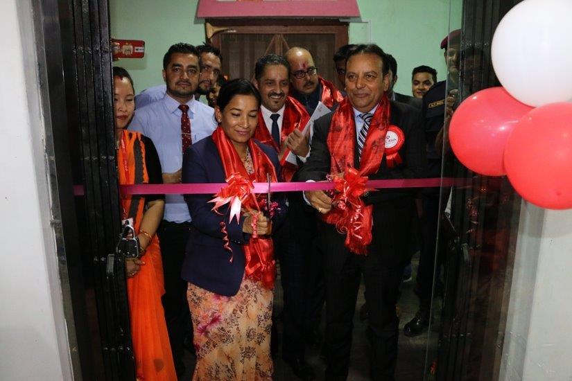 एनआईसी एशियाकोे नयाँ शाखा चितवनको गीतानगरमा