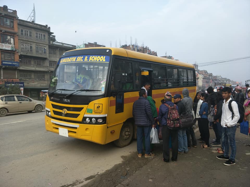 यात्रु लिन जिराे किलाे पुग्याे मयुर यातायात (हेर्नुहाेस तस्बिरमा)