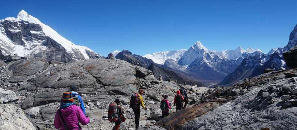 तीन महिनामा एक हजार २ सय हिमाल चुचुरोमा